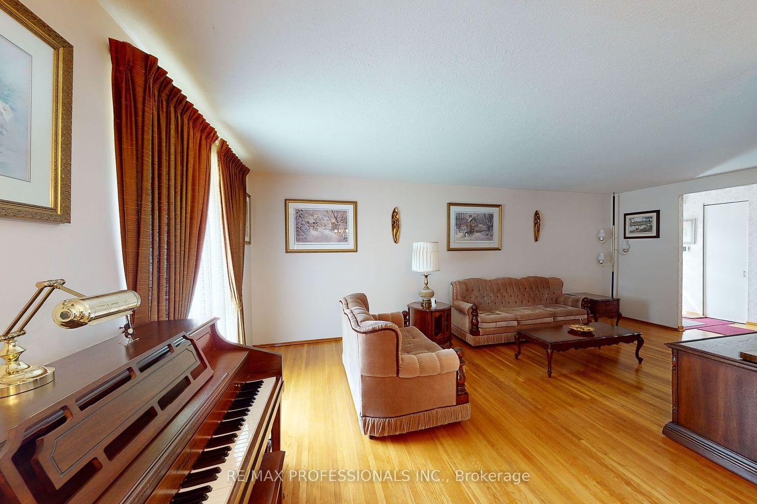 Listing Image 7