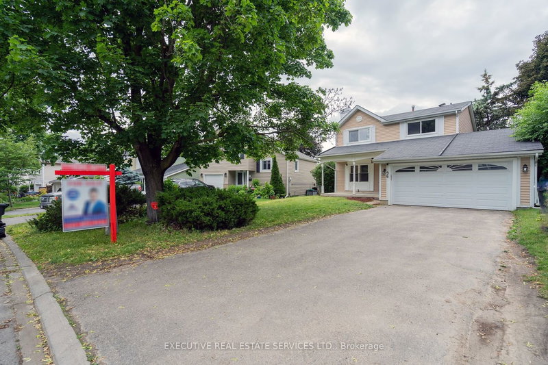 36 Blueridge Sq, Brampton, L6Z 1A1 | Image 3
