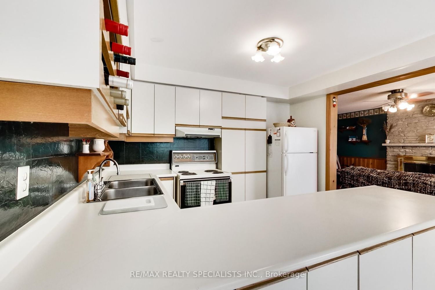 Listing Image 12