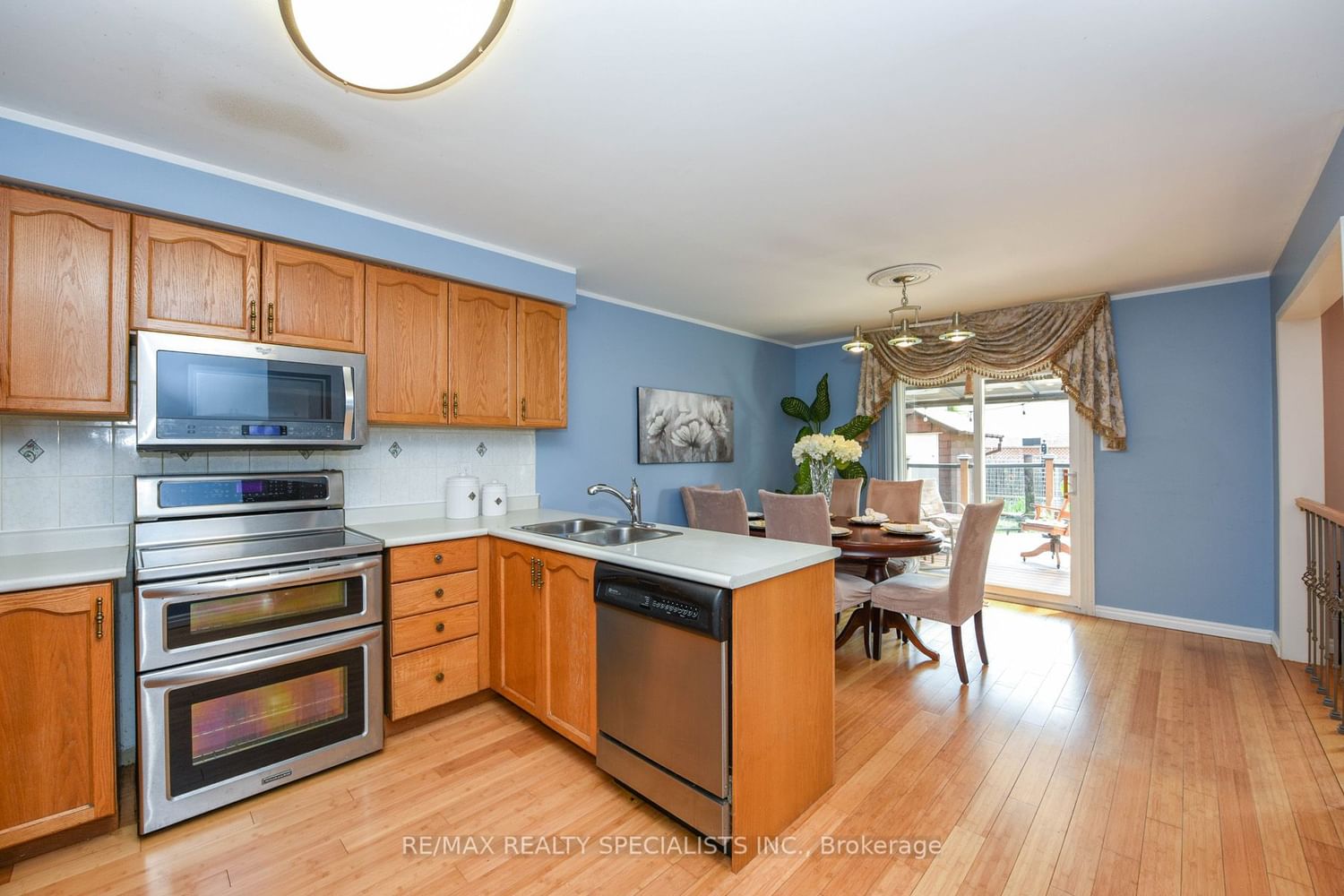Listing Image 7