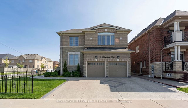 2 Buchanan Crescent