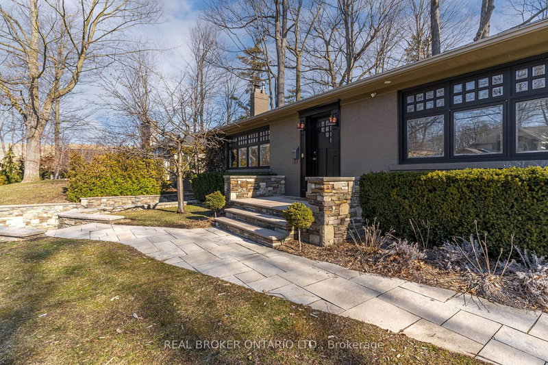 89 Holyrood Ave, Oakville, L6K 2V4 | Image 3