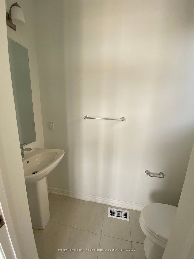 867 Whitlock Ave, Milton, L9E 1R8 | Image 2