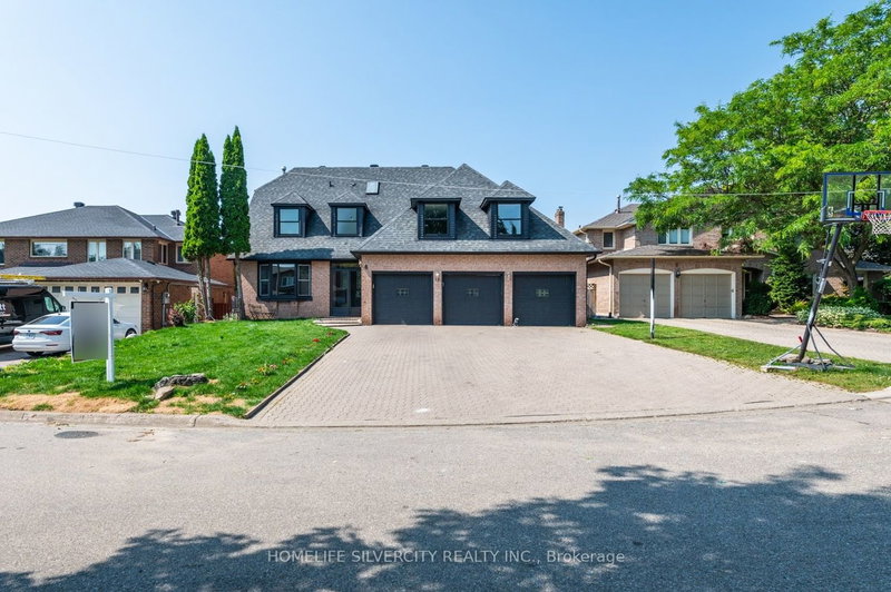 6 Chalmers Crt, Brampton, L6Z 3H1 | Image 2