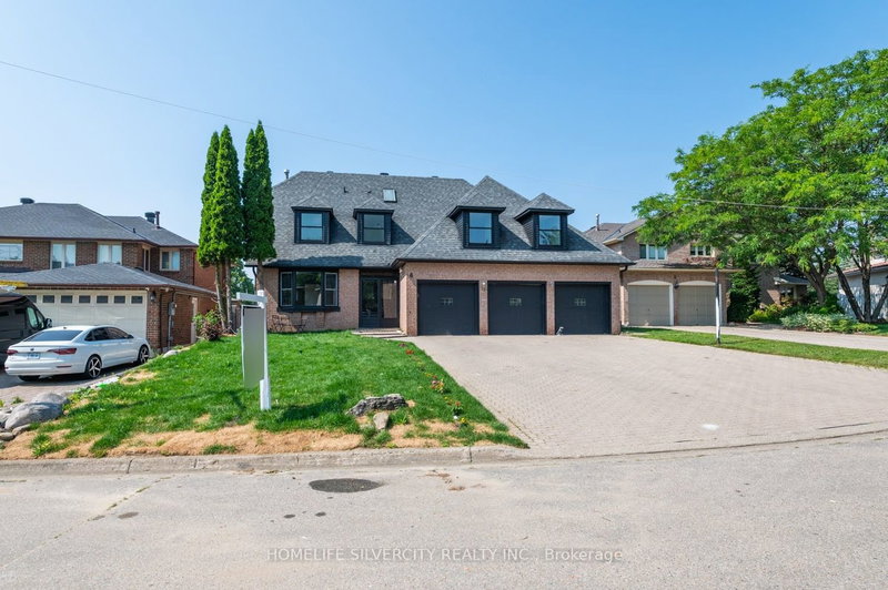 6 Chalmers Crt, Brampton, L6Z 3H1 | Image 3