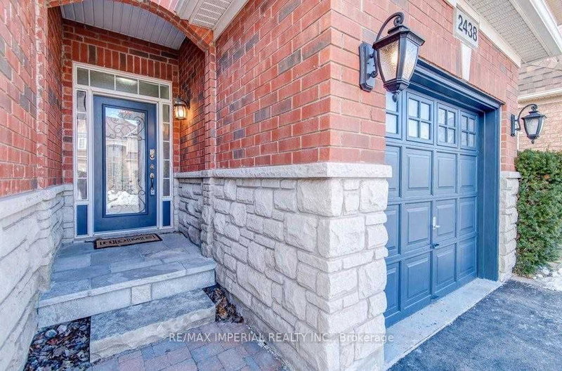 2438 Felhaber Cres, Oakville, L6H 7N8 | Image 2