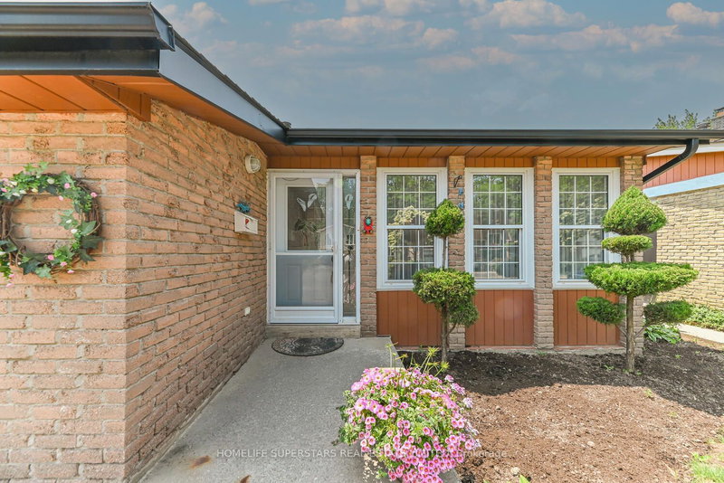 6330 Lorca Cres, Mississauga, L5N 2J4 | Image 2