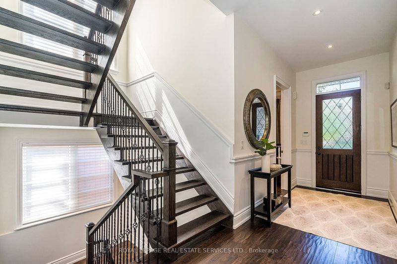 25 Prennan Ave, Toronto, M9B 4B7 | Image 2