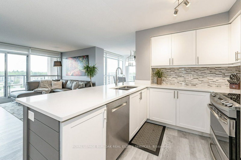 809 - 1940 Ironstone Dr, Burlington, L7L 0E4 | Image 3