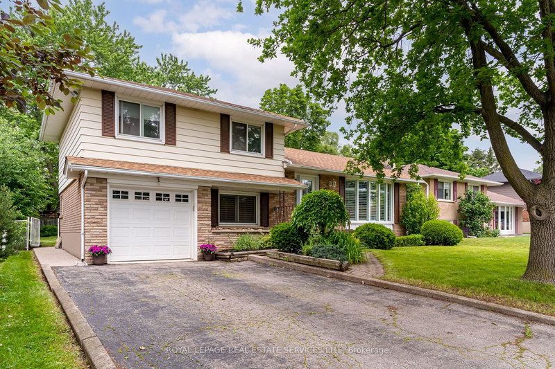 49 Rayne Ave, Oakville, L6H 1C1 | Image 3