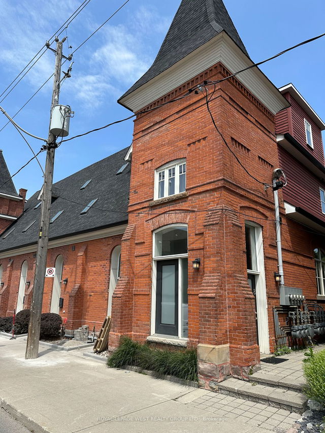 8 - 200 Annette Street