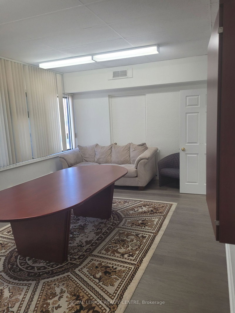 206 - 106 Lakeshore Rd E, Mississauga, L5G 1E3 | Image 3