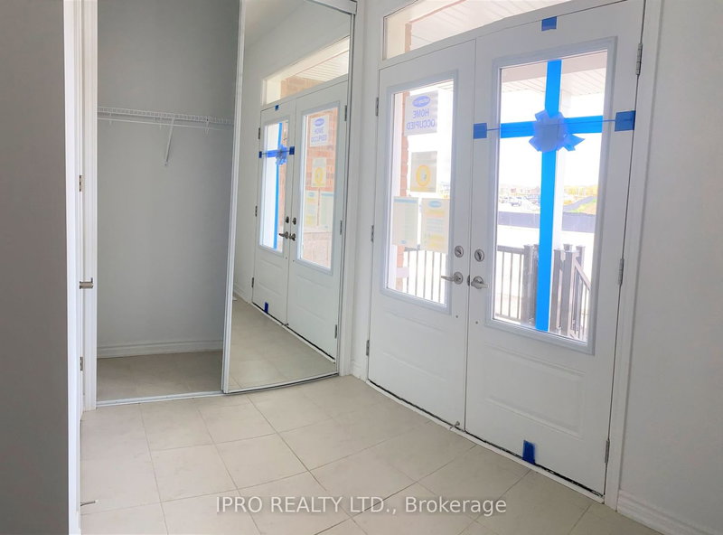 867 Whitlock Ave, Milton, L9E 1R8 | Image 2