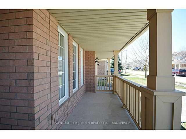 77 Thorpe Cres, Brampton, L7A 1P8 | Image 2