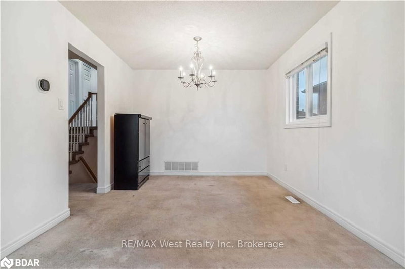 90 Hinchley Wood Grve, Brampton, L6V 3M3 | Image 3