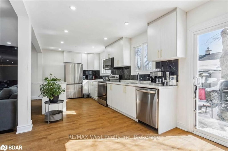 3118 Victoria St, Oakville, L6L 1K2 | Image 3