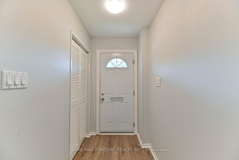 2637 Altadena Crt, Mississauga, L5K 1G1 | Image 3