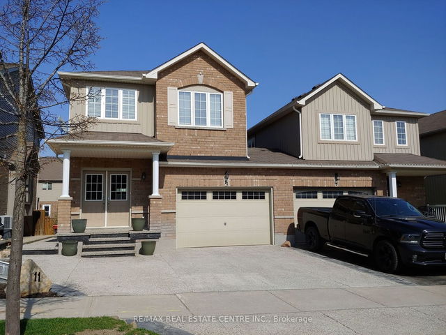 11 James Arnott Crescent