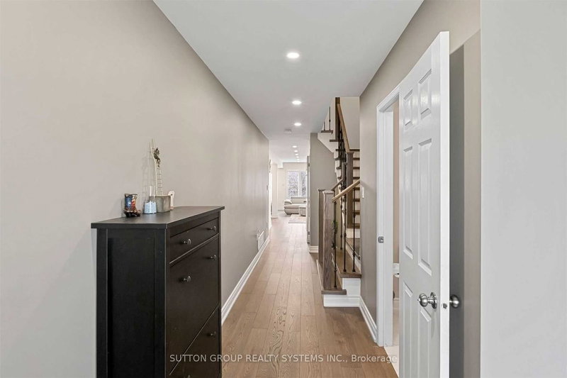 2418 Highcroft Rd, Oakville, L6M 4Y6 | Image 2