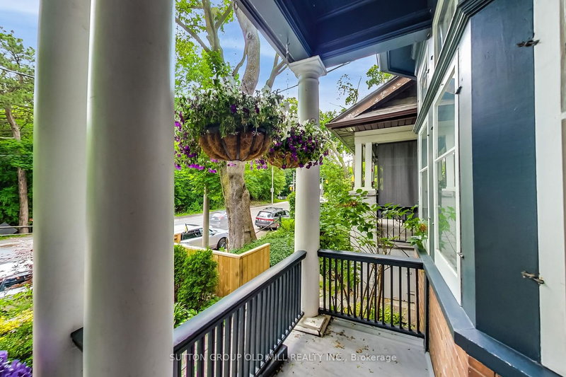 29 Parkside Dr, Toronto, M6R 2Y7 | Image 2