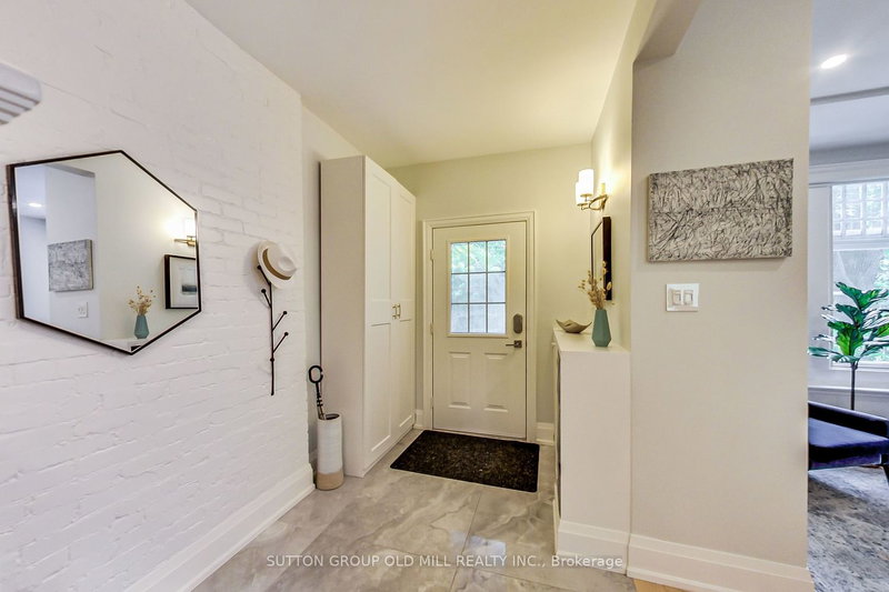 29 Parkside Dr, Toronto, M6R 2Y7 | Image 3