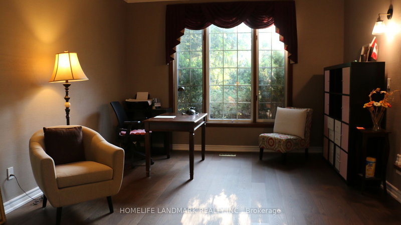 1564 Atrium Crt, Mississauga, L5H 2B8 | Image 3