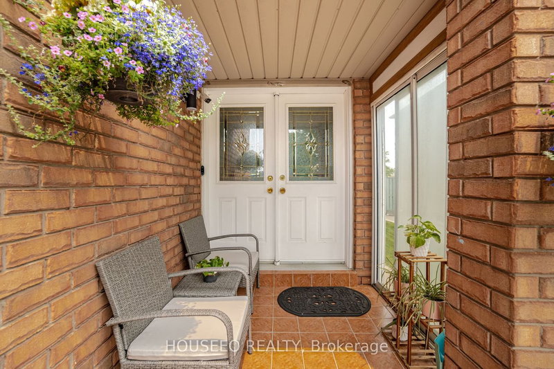 18 Manett Cres E, Brampton, L6X 4X4 | Image 3