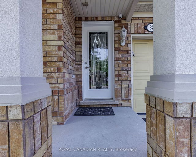 32 Mistybrook Crescent