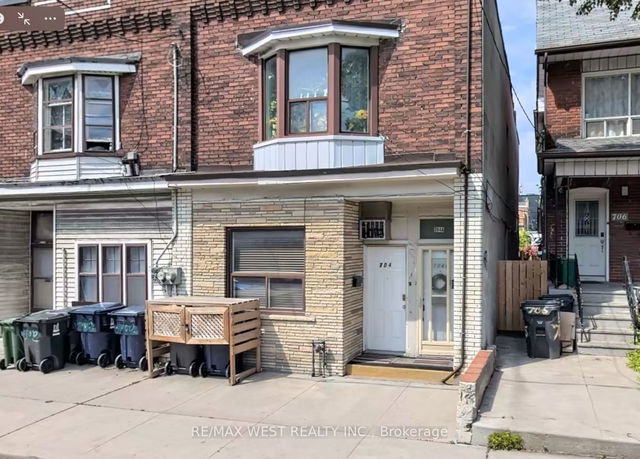 704 Lansdowne Avenue