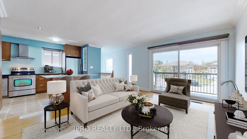 3631 Molly Ave, Mississauga, L5A 3G5 | Image 2