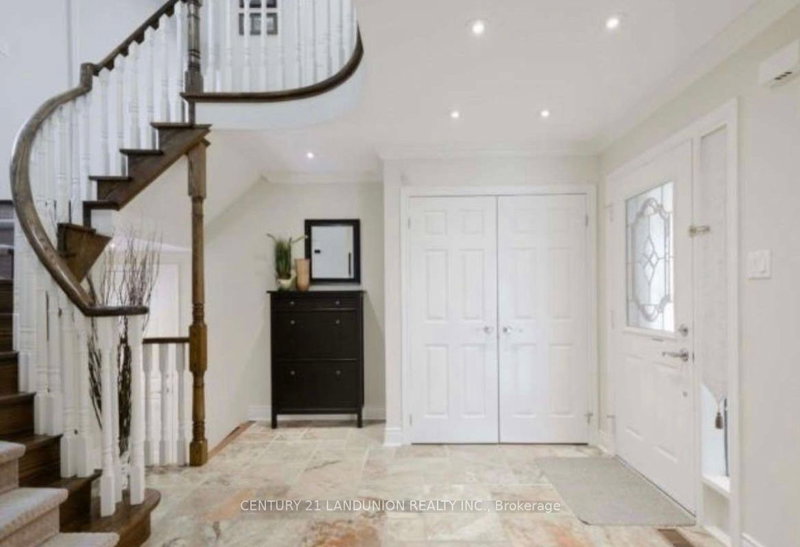 5690 Wells Pl, Mississauga, L5M 5T6 | Image 3