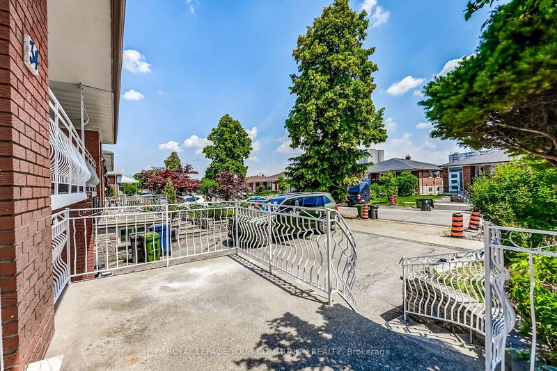 34 Petiole Rd, Toronto, M3N 2B4 | Image 3