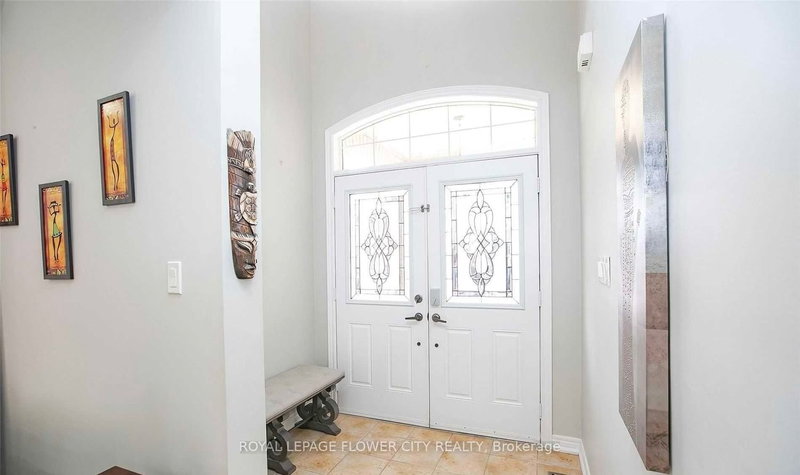 26 Hellyer Ave, Brampton, L6Y 0M3 | Image 2