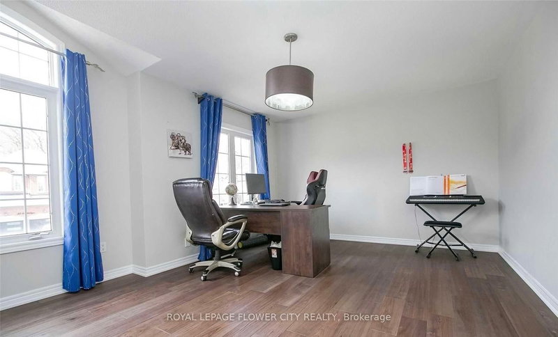 26 Hellyer Ave, Brampton, L6Y 0M3 | Image 3