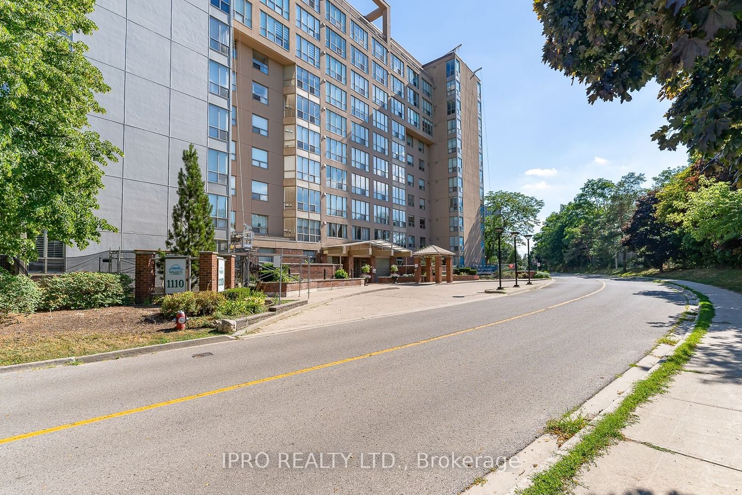 Condo leased at 1110 Walden Circle, Mississauga, Clarkson, L5J 4R3 - MLS: W6654200