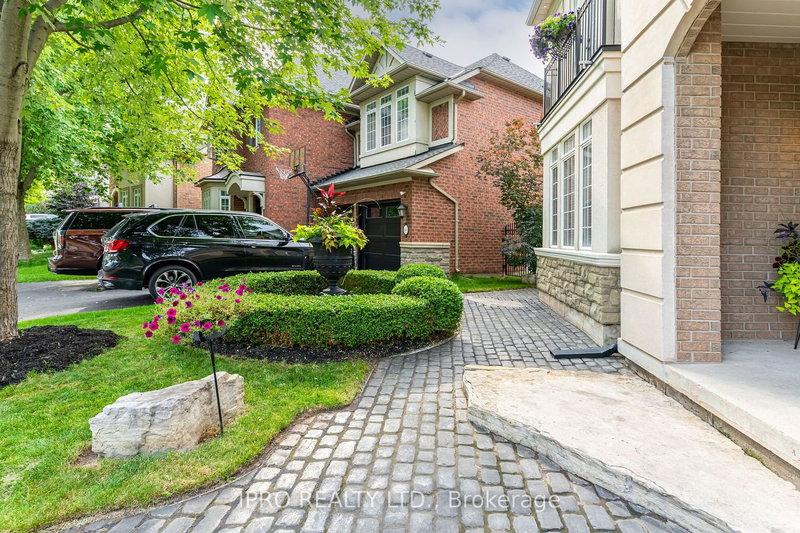 3279 Raspberry Bush Tr, Oakville, L6L 6V6 | Image 3