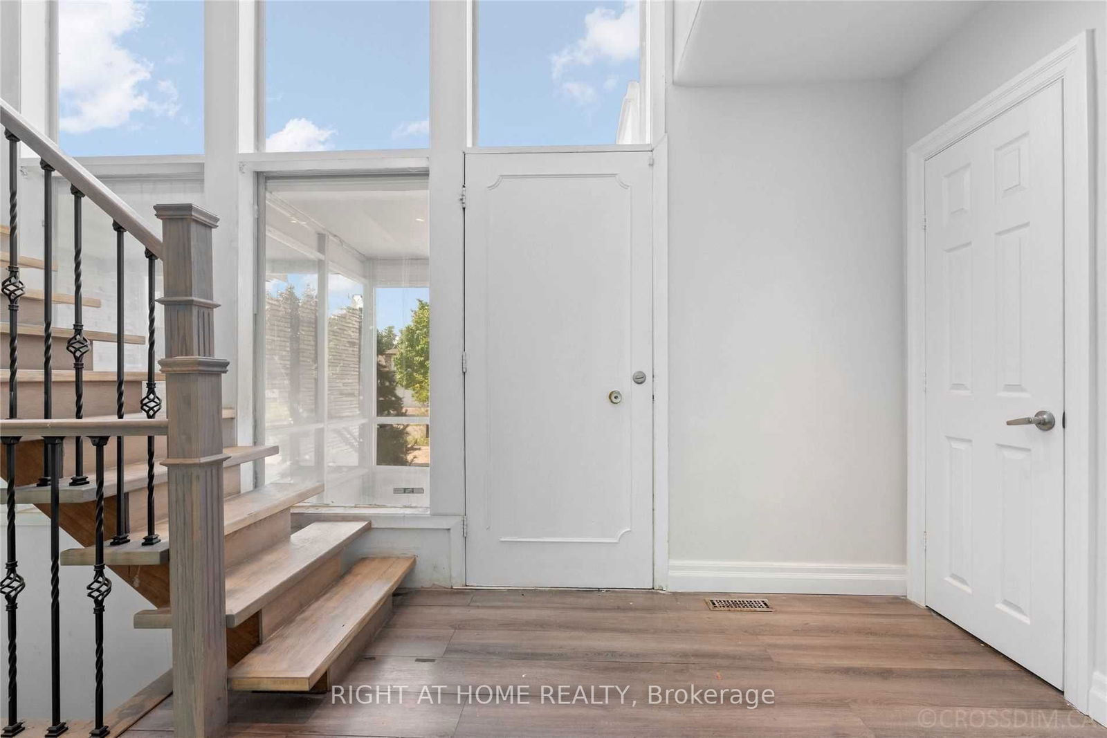 Detached House leased at 7 Bolingbroke Road, Toronto, Yorkdale-Glen Park, M6B 3L5 - MLS: W6660542
