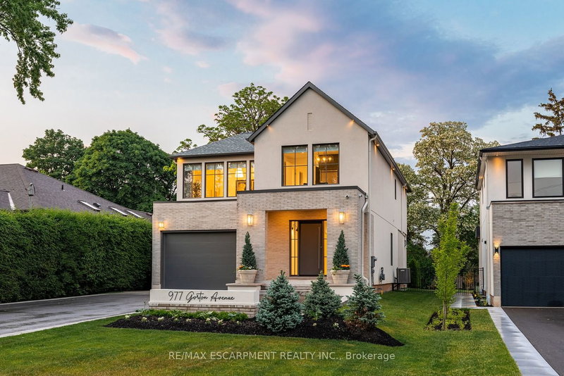 977 Gorton Ave, Burlington, L7T 1S6 | Image 3