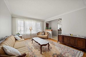 2218 Cliff Rd, Mississauga, L5A 2N9 | Image 2