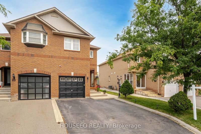 18 Manett Cres E, Brampton, L6X 4X4 | Image 2