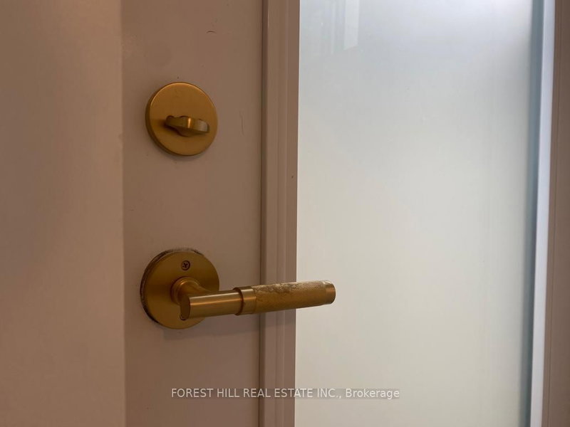 Lower - 976 Glencairn Ave, Toronto, M6B 2A9 | Image 2