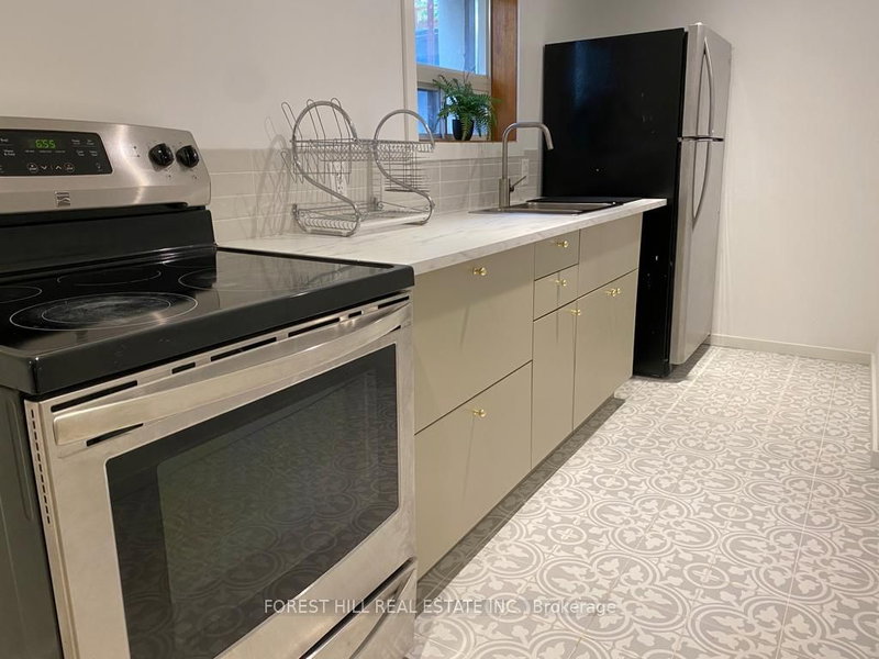 Lower - 976 Glencairn Ave, Toronto, M6B 2A9 | Image 3