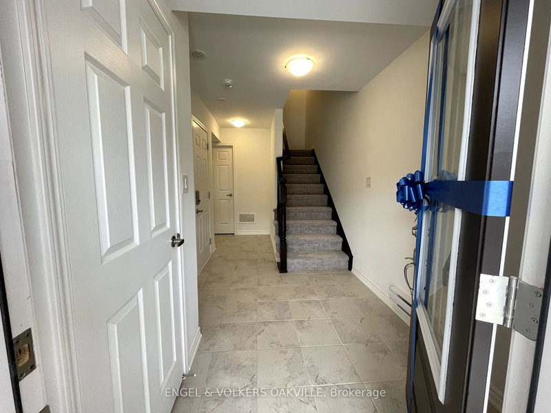 1260 Wintergreen Pl, Milton, L9E 1S3 | Image 2