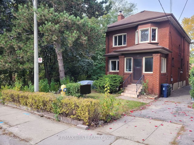 16 Rambert Crescent