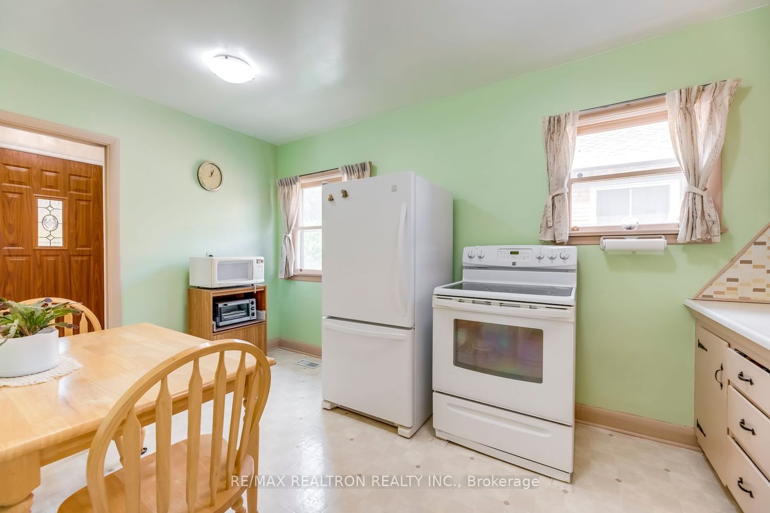 Listing Image 7