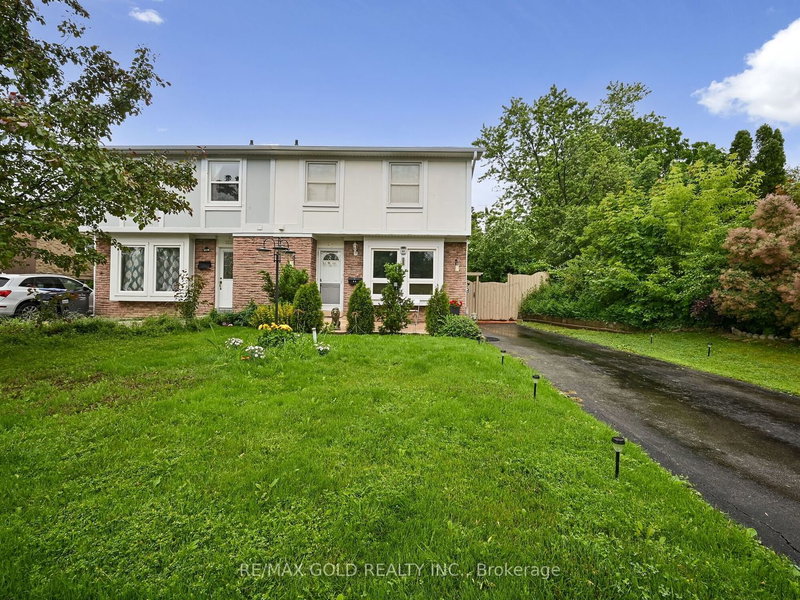 98 Centre St N, Brampton, L6V 2Z3 | Image 3