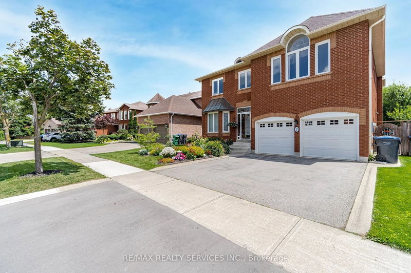 7 Kenpark Ave, Brampton, L6Z 3P4 | Image 2