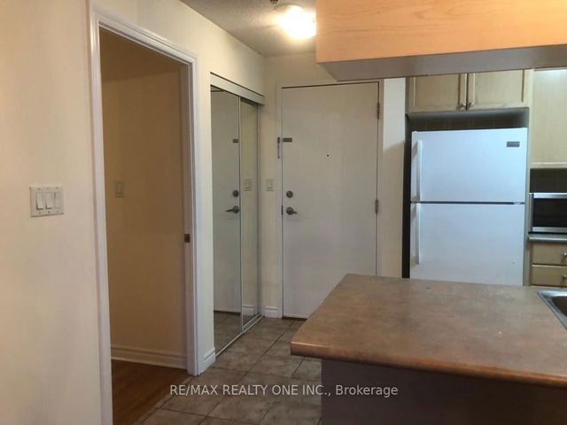 2409 - 3880 DUKE OF YORK Boulevard