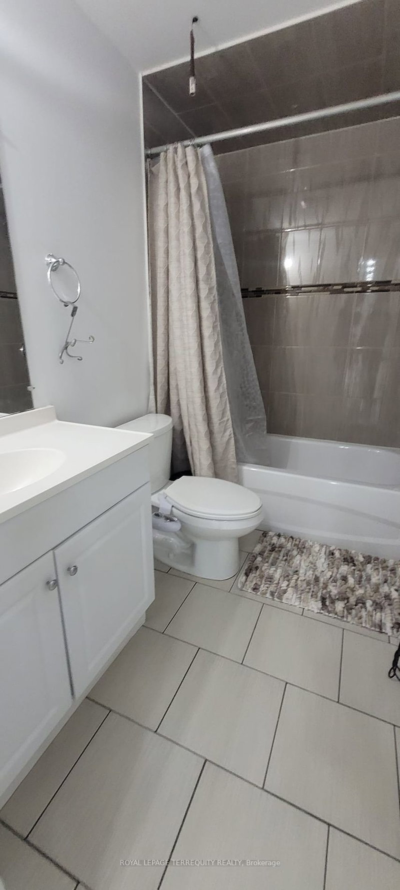 61 Hull St, Mississauga, L4T 1C9 | Image 2