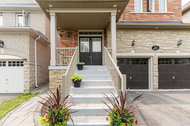 30 Fallharvest Avenue